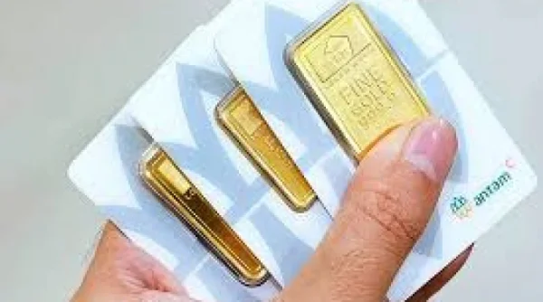 Harga Emas Hari Ini di Pegadaian, Antam Turun Rp10.000 per Gram